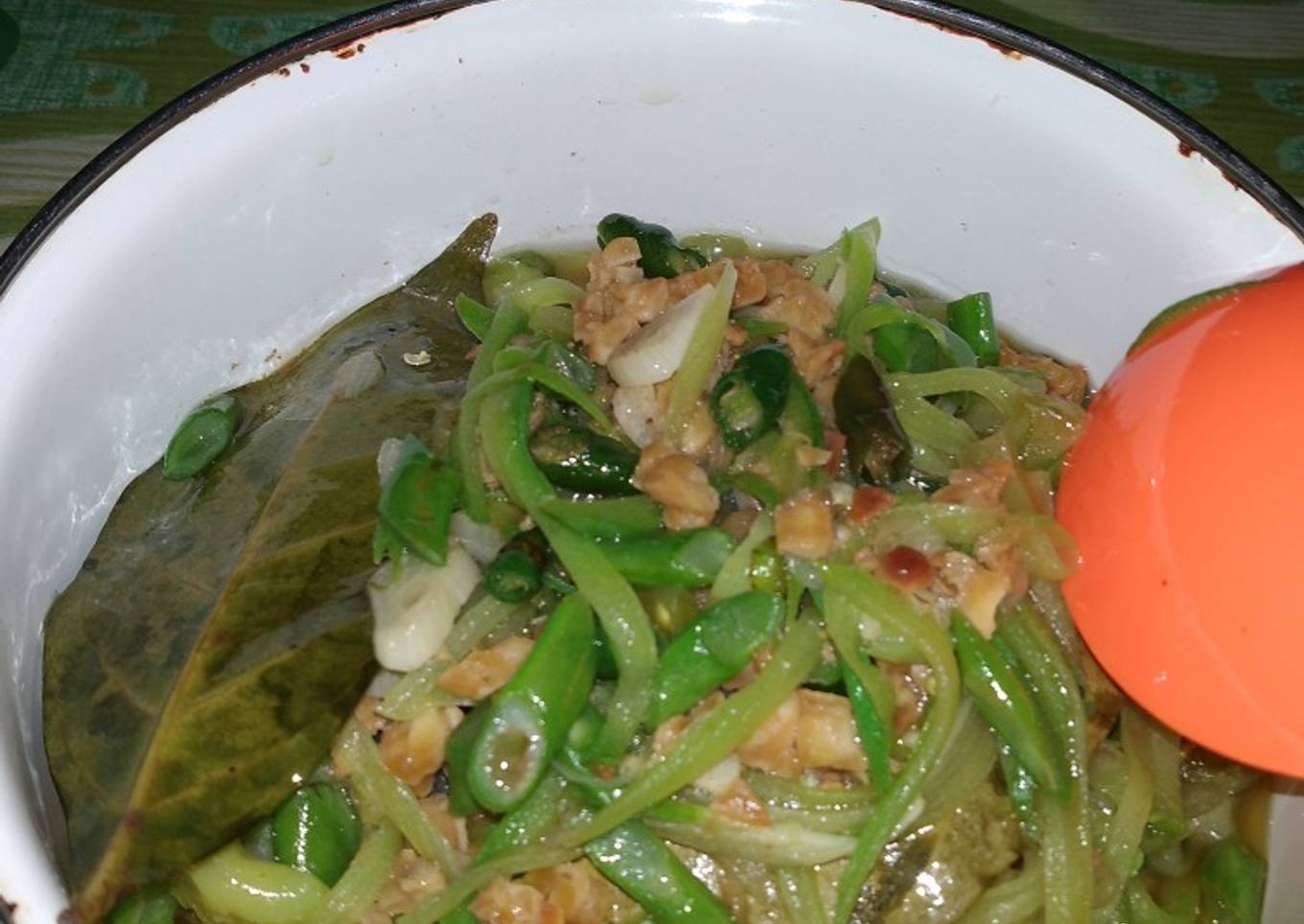 Tumis labu Siam pedas