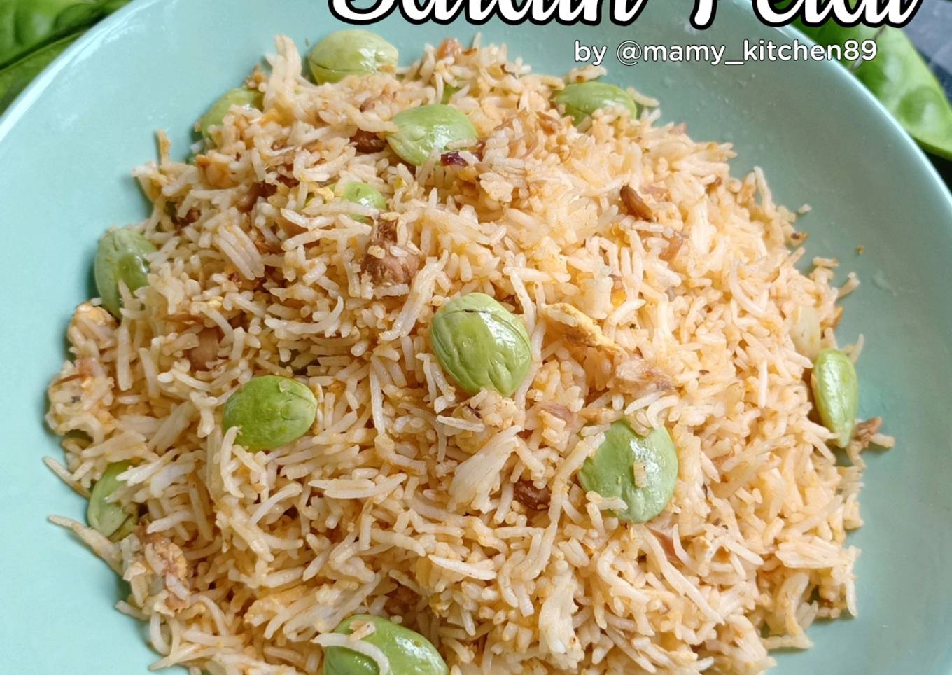 Nasi goreng dengan pisang dan sarden