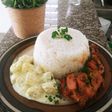 Pollo en Salsa, Arroz y Papas al Jardín