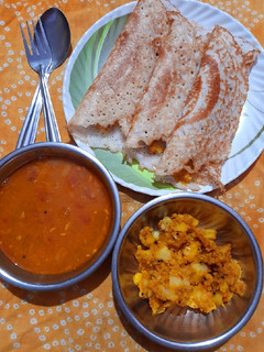 आलू स्टफ्ड डोसा (aloo stuffed dosa recipe in Hindi) रेसिपी मुख्य फोटो
