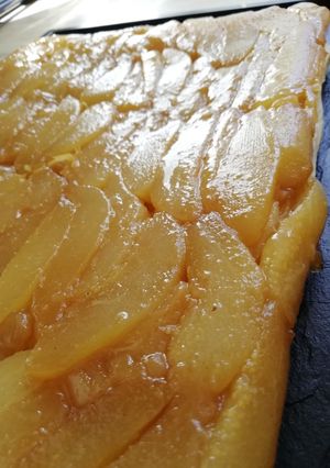 Une photo de Tatin de poires et zeste de citron Bio