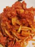 Spaghettino quadratino, verza, pancetta affumicata, salsa pomodo