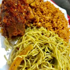 A picture of Spagetti and jollof rice.