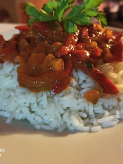 Una foto de Arroz con salsa de verduras