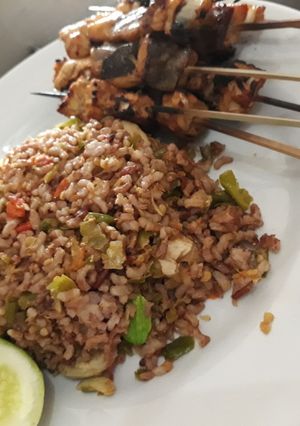 Foto resep Nasi merah goreng+sate ikan bawal