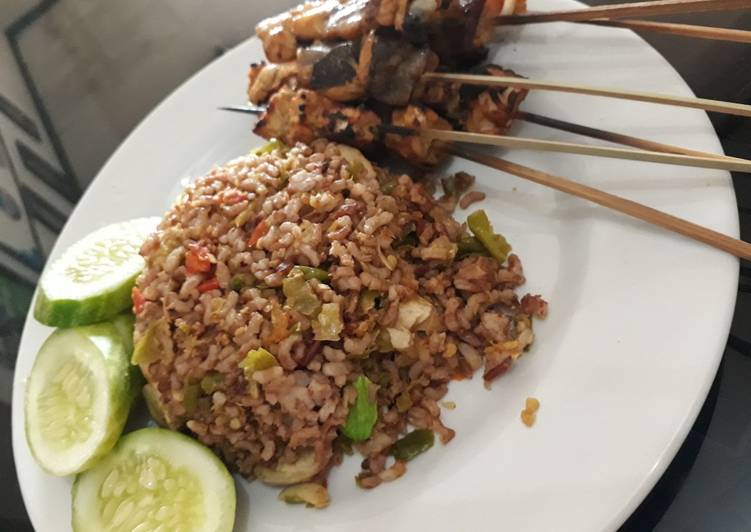 Resep Nasi merah goreng+sate ikan bawal Lezat