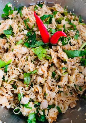 Une photo de Laap kai : salade au poulet