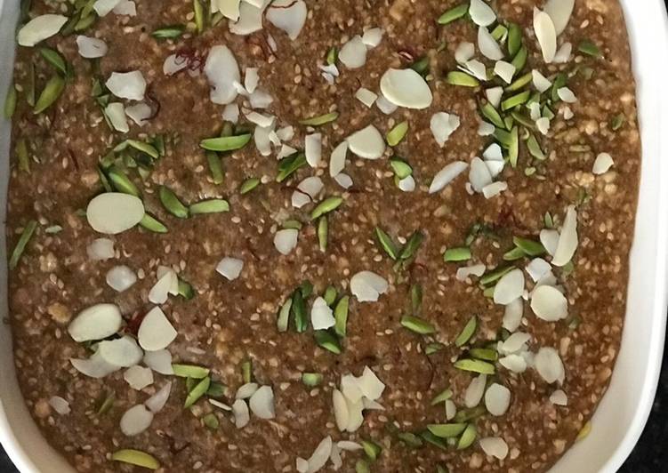 Recipe of Quick Almond, sesame and jaggery fudge (badam gur papadi)