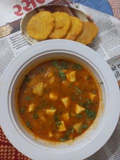 व्रत वाले आलू पनीर की सब्जी(Vrat wale aloo paneer ki sabzi recipe in Hindi) रेसिपी मुख्य फोटो