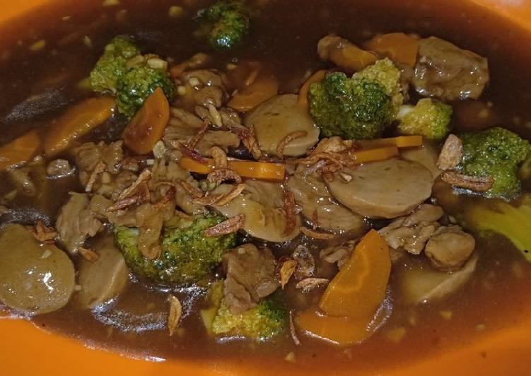 Sayur Brokoli Wortel dengan Daging Sapi dan Baso