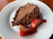 Una foto de cheesecake de philadelphia y chocolate