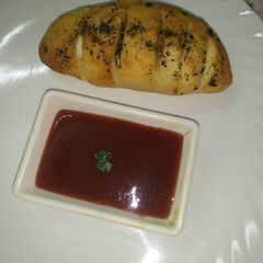 Stuffed garlic bread A picture of Stuffed garlic bread.