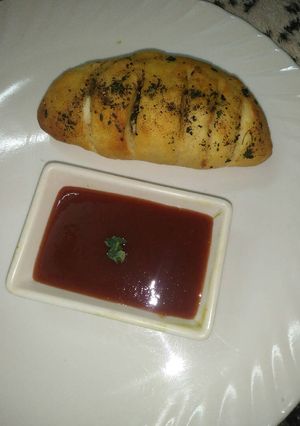 A picture of Stuffed garlic bread.