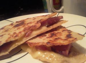 Una foto de Quesadilla con cervecero y bocadillo de guayaba o membrillo!!!