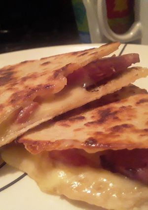 Una foto de Quesadilla con cervecero y bocadillo de guayaba o membrillo!!!