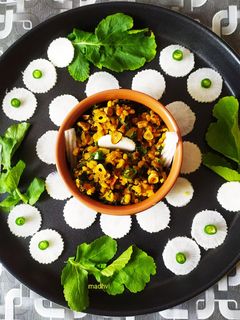 मूली के पत्ते और मूंग की भुजिया (mooli ke patte aur moong ki bhujia recipe in Hindi) रेसिपी मुख्य फोटो