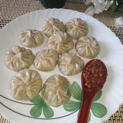 A picture of Steamed cabbage momo.