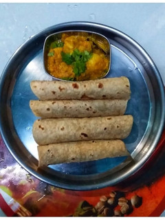சப்பாத்தி சிறிய உருளைக்கிழங்கு குருமா செய்முறை முக்கிய புகைப்படம்