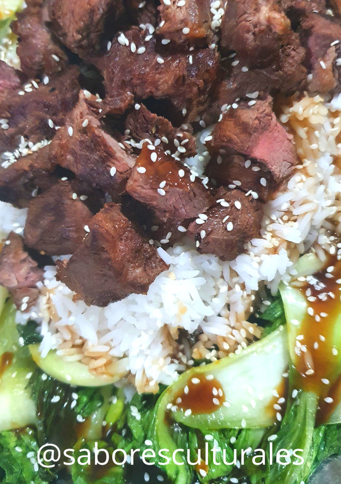 Una foto de 🇨🇳 🥬Pack Choi con carne salteada y arroz 🍚