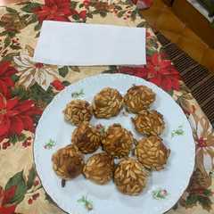 Una foto de Panellet de piñones