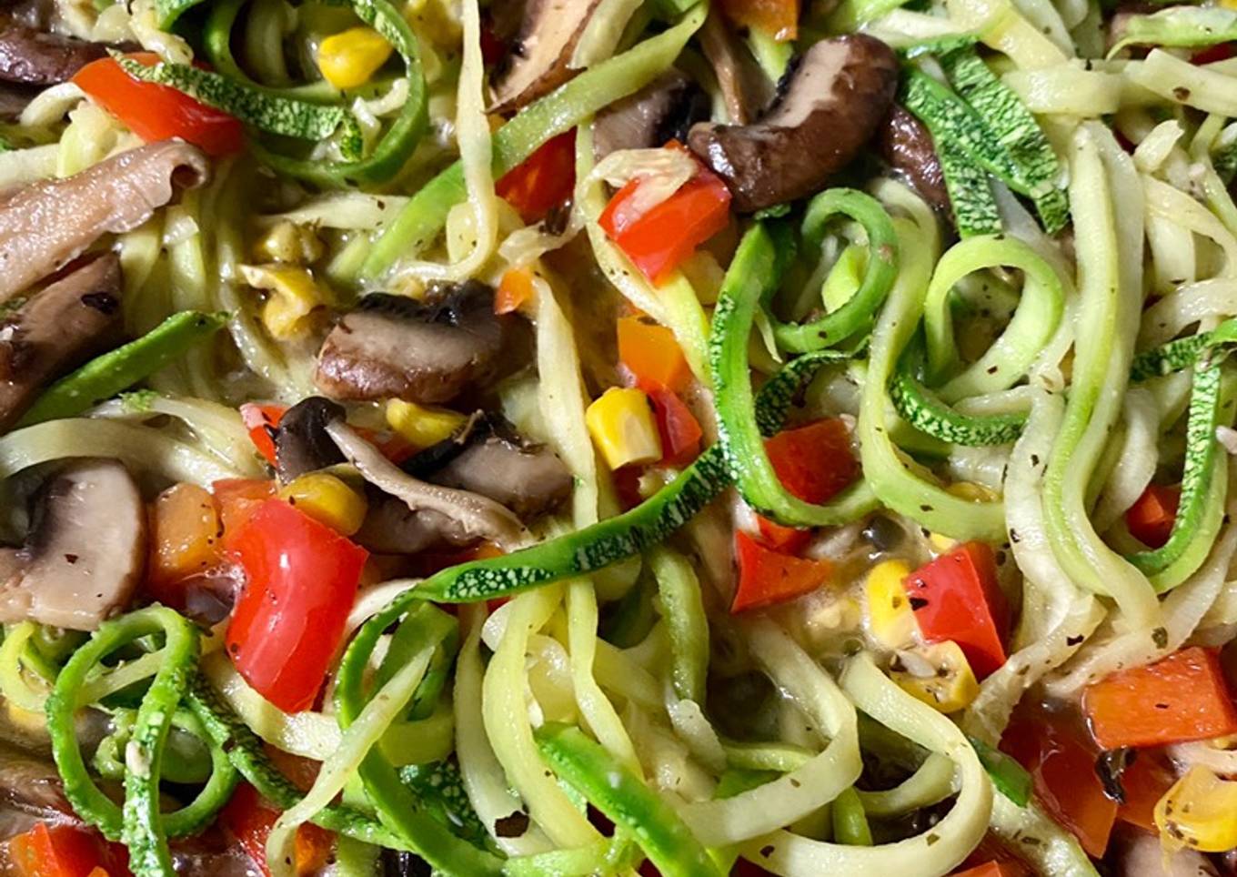 Spaghetti de calabaza con mantequilla y albahaca