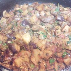 A picture of Aloo Baingan Theeka Masala.