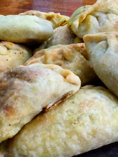 Una foto de Empanadas de pollo caseras y muy ricas!!!