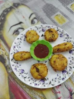 आलू के पकौड़े (Aloo ke pakode recipe in hindi) रेसिपी मुख्य फोटो