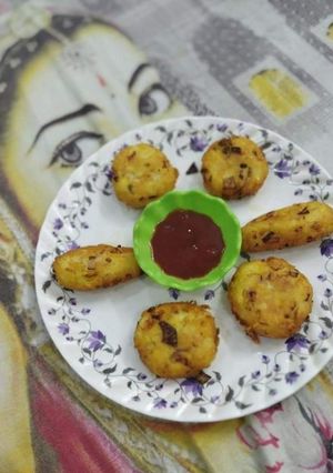 आलू के पकौड़े (Aloo ke pakode recipe in hindi) रेसिपी मुख्य फोटो