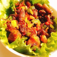 A picture of Chicken lettuce wraps.