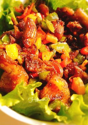 A picture of Chicken lettuce wraps.