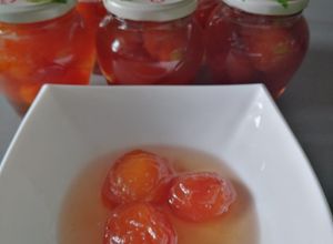 O poză a rețetei Dulceață de caise întregi.