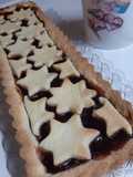 Crostata aromatizzata alla Fava tonka con confettura di fragole