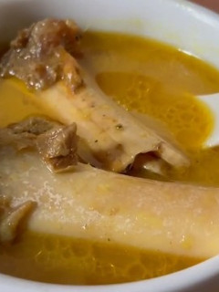 ஆட்டு கால் சூப்(mutton leg soup recipe in tamil) செய்முறை முக்கிய புகைப்படம்