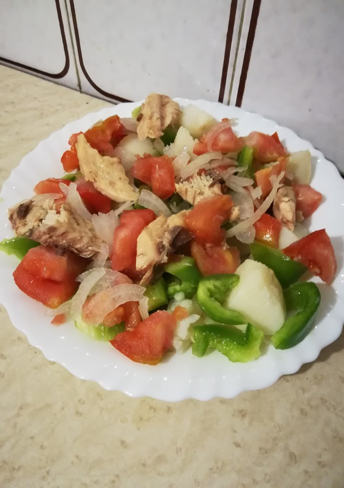 Una foto de Ensalada con patata y caballa