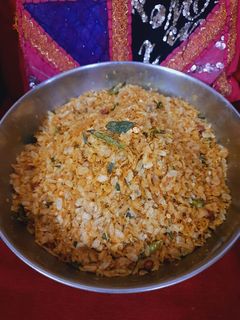 पातळ पोह्यांचा चिवडा (patal pohyancha chivda recipe in marathi) रेसिपी चे मुख्य फोटो