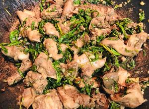 Hình của món Chuột xào rau răm.