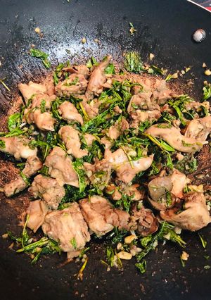Hình của món Chuột xào rau răm.