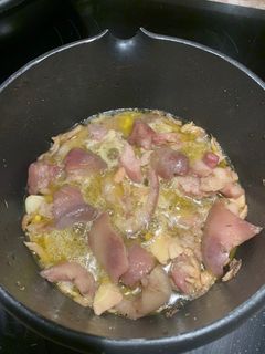 Una foto de Cabecina confitada con setas