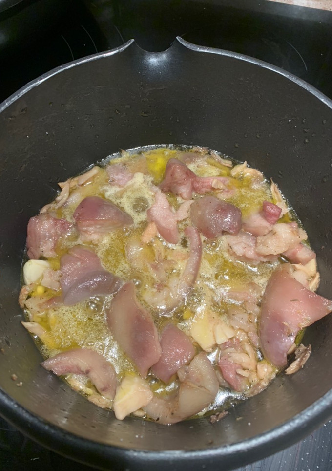 Una foto de Cabecina confitada con setas