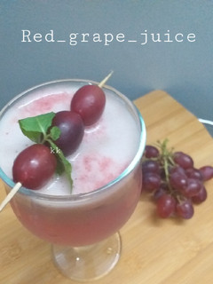 A picture of Red_Grapes_Juice.