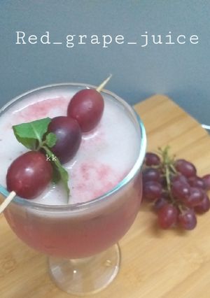 A picture of Red_Grapes_Juice.