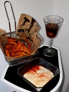Una foto de Salsa de yogurt con ajo escalibado, para dipear con boniato