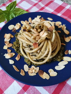 Foto di Spaghetti con pesto scomposto