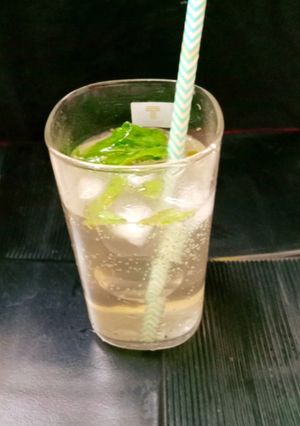 फ्रेश लाइम जूस सोडा (Fresh lime juice soda recipe in Hindi) रेसिपी मुख्य फोटो