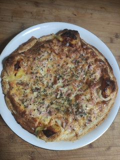 Una foto de Quiche jamón, bacon, champiñones y queso