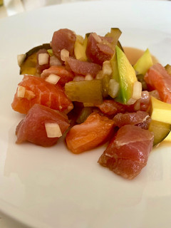 Foto principal de Ensalada de salmón y atún macerados en soja y naranja