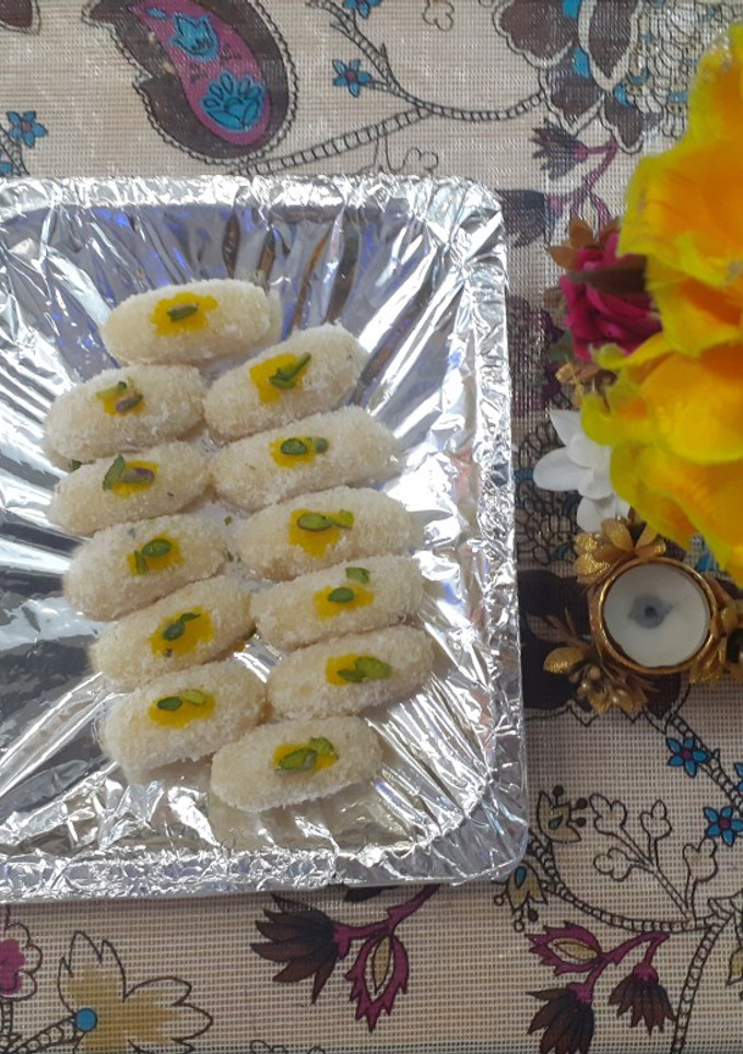सूजी के चमचम (suji ka cham cham recipe in Hindi) रेसिपी मुख्य फोटो