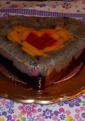 Una foto de Gelatina con fruta dragón y duraznos