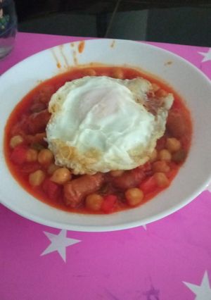 Una foto de Garbanzos con chistorra estilo Mony ñam
